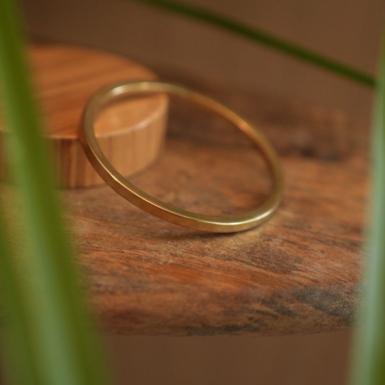 Bracciale chiuso in Ottone a Filo Quadrato